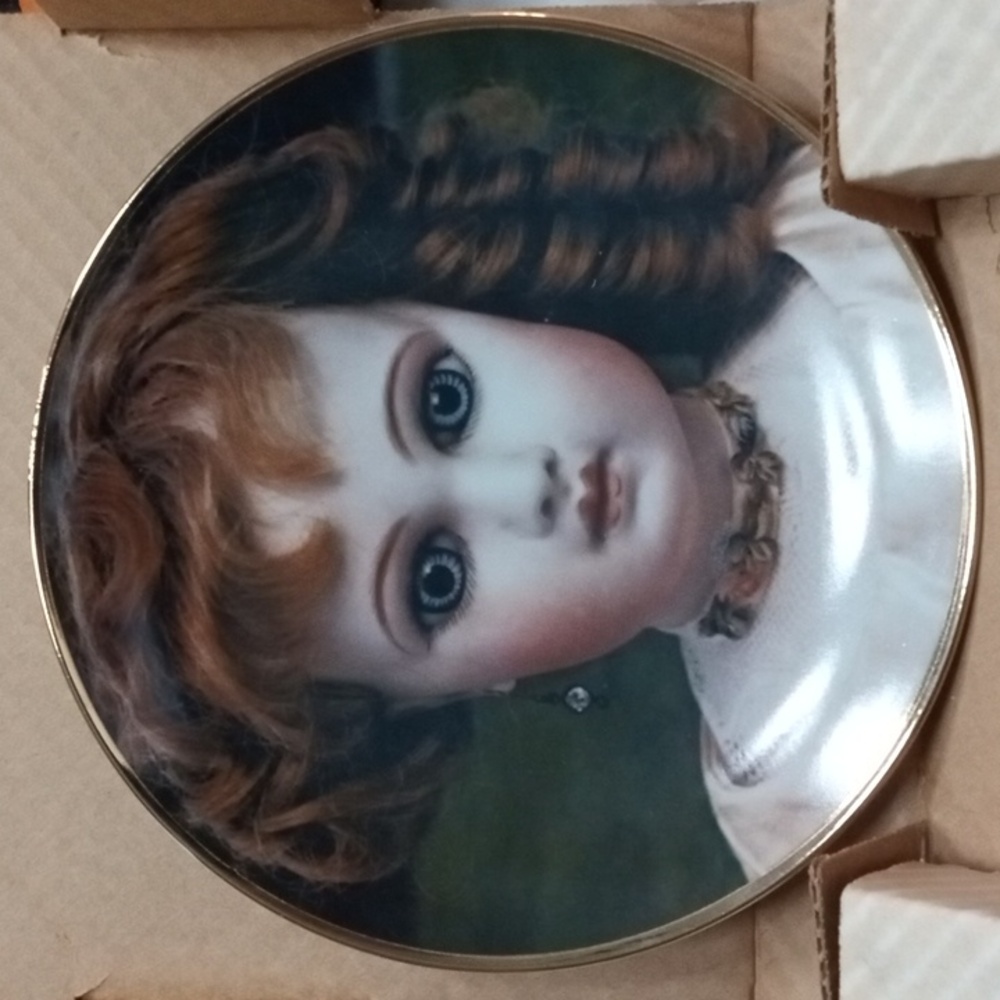 The Doll Collection Vintage Collectable Plate(The Bru2) The Doll Collection